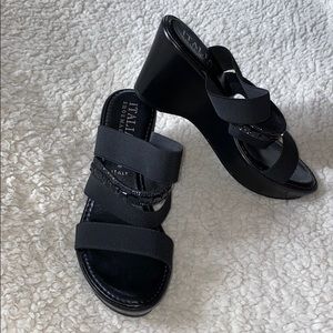 Italian Shoemakers black wedge Size 81/2